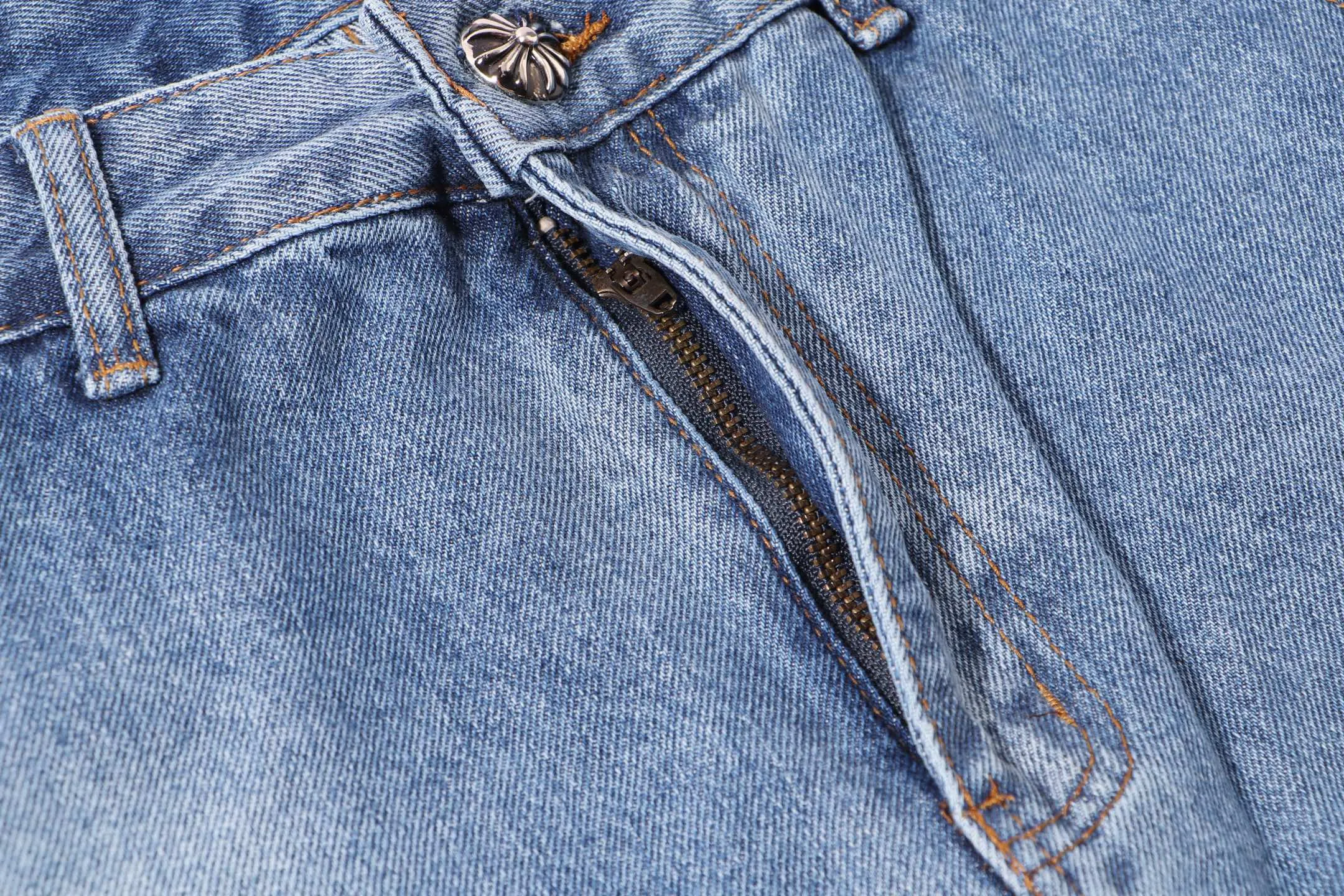 P260 Style number: H38 Croxin & 𝐂𝐡𝐫𝐨𝐦𝐞 𝐇𝐞𝐚𝐫𝐭 ss25 blue black blue and white grained leather denim workwear logging pants. Styles with different washed textures are very friendly to people with thin legs. The slightly flared version perfectly modifies the leg shape. The timeless and moderate length makes it easy to match and match. It is the basis for various styles and is a must-have in your wardrobe! The fabric is stiff but also makes the upper body soft without losing texture. The washing process is even more perfect. It is a must-have item for everyone! ! ! Washed wheat, hang tag, pants label, three labels complete Color: blue Size: 30-32-34-36